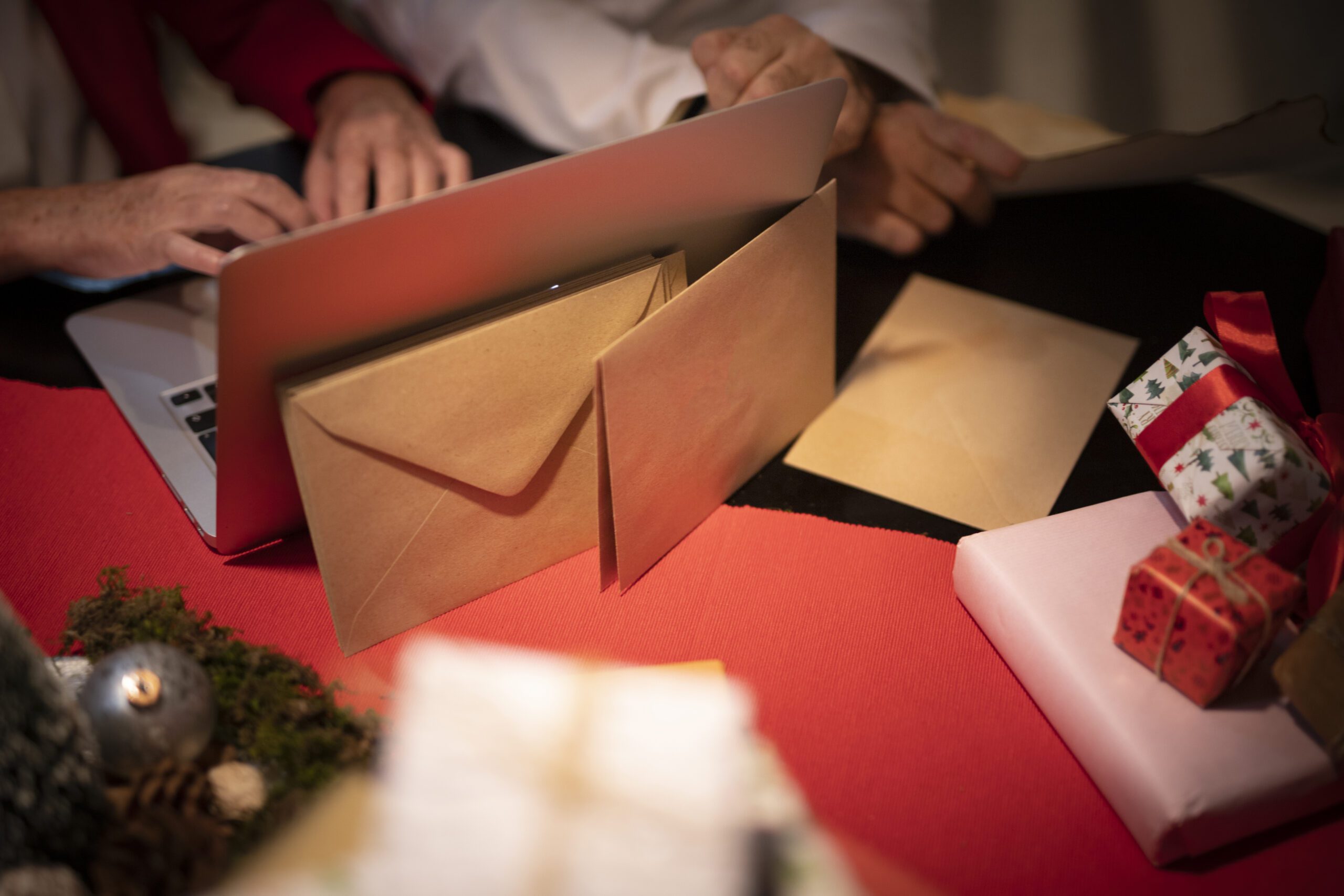 close-up-christmas-envelopes-gifts